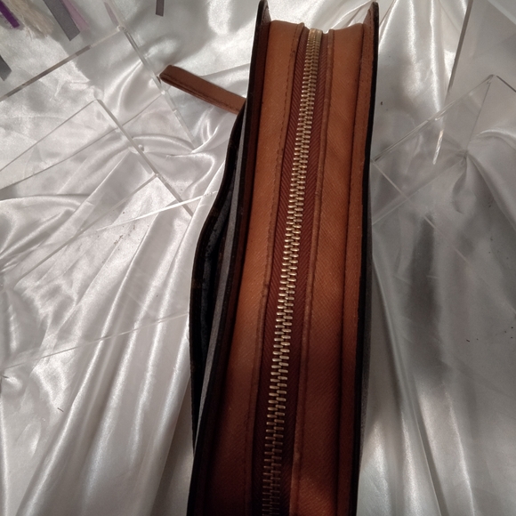 Louis Vuitton Brown Monogram Clutch - Picture 4 of 12